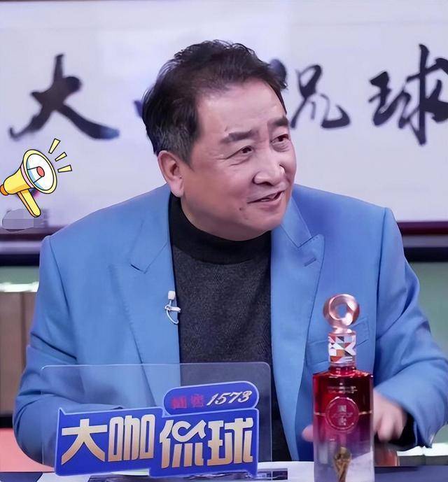 世界杯皇冠足球平台_72岁的喜剧演员姜昆进入社交平台世界杯皇冠足球平台,与观众畅谈世界杯,他真的懂足球吗?