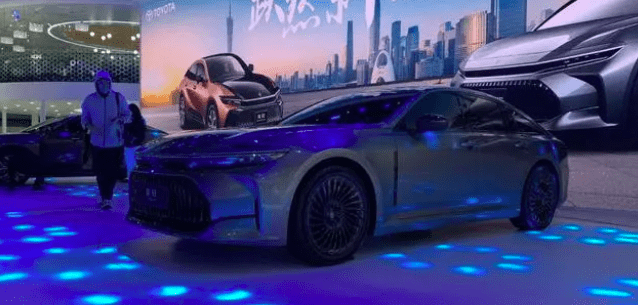 皇冠abcd类型盘_聚焦广州车展:一汽丰田皇冠品牌产品矩阵再丰富皇冠abcd类型盘!