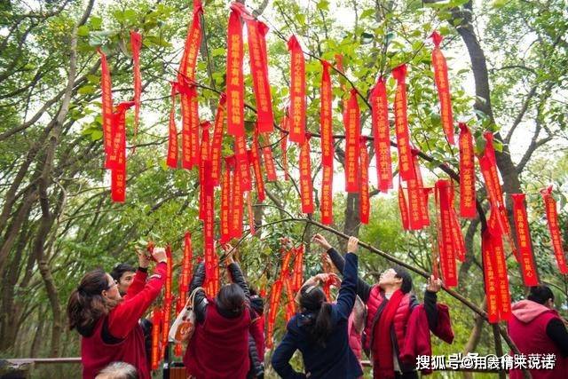 皇冠登1登2登3_正月廿七“老人七”皇冠登1登2登3，老传统：“1登2做3吃”，人财两旺交好运