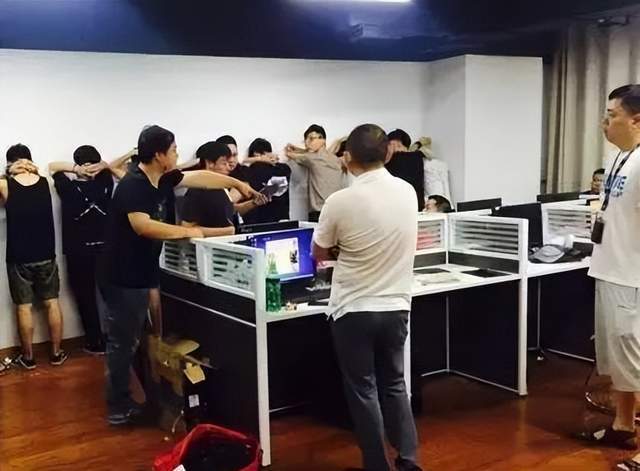 皇冠信用盘足球代理_揭秘赌球黑幕:让男人欲罢不能的“骗局”皇冠信用盘足球代理,为何屡禁不止?