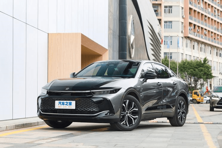 怎么申请皇冠信用盘_2022广州车展探馆:详细解读全新一代丰田皇冠