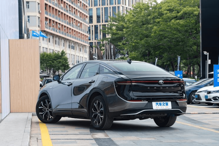 怎么申请皇冠信用盘_2022广州车展探馆:详细解读全新一代丰田皇冠