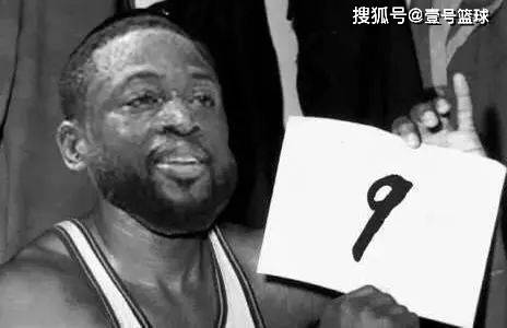 篮球nba_赚钱不易!NBA扣篮王高位套现篮球nba,拍卖球鞋和官方篮球