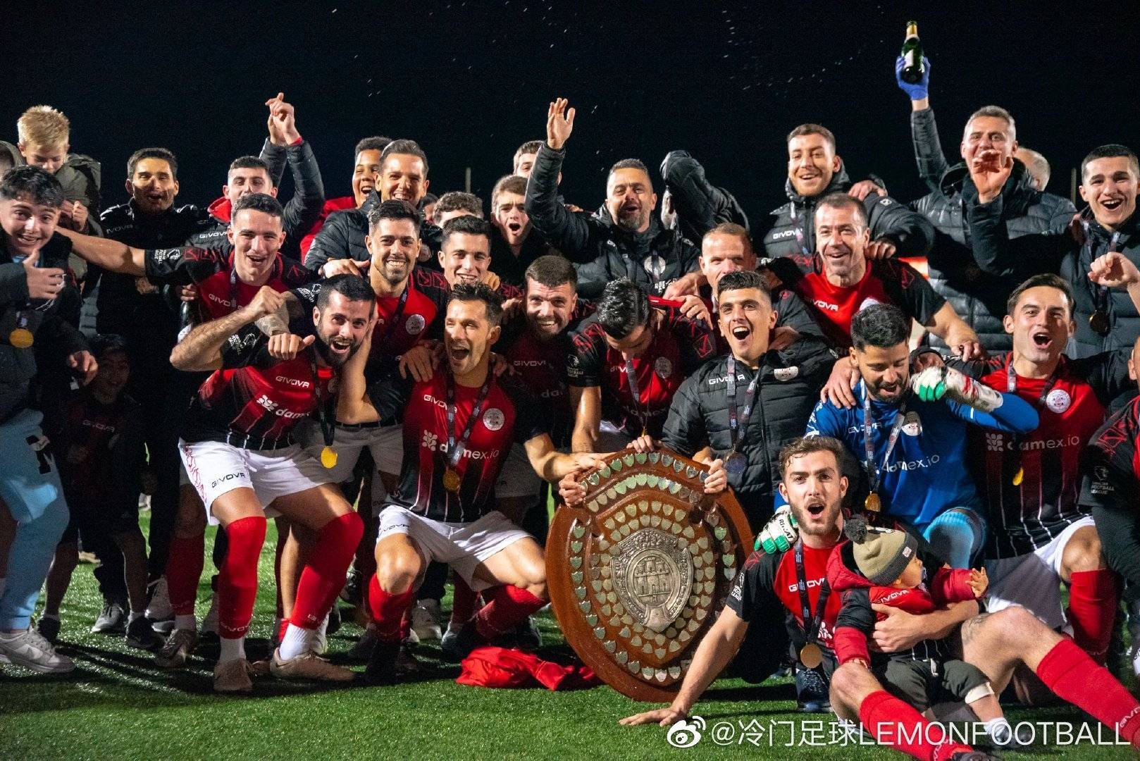 欧洲足球冠军联赛_欧洲已经有联赛产生冠军欧洲足球冠军联赛,奖杯蛮独特