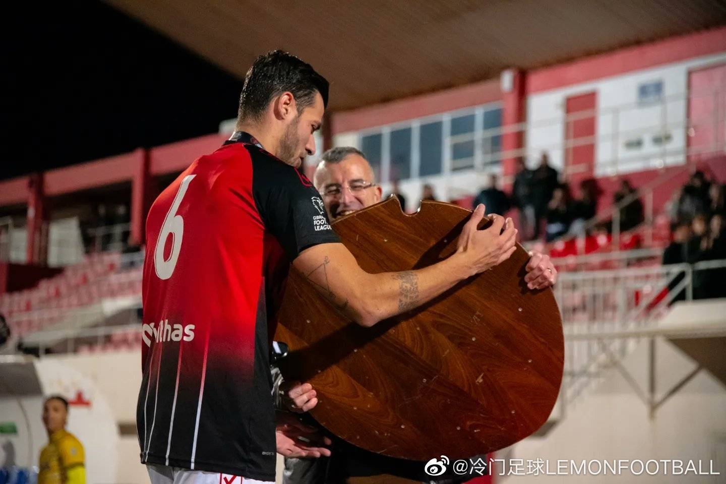 欧洲足球冠军联赛_欧洲已经有联赛产生冠军欧洲足球冠军联赛,奖杯蛮独特