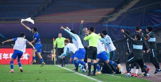 电竞足球比分网址_苏宁击败上港挺进中超决赛电竞足球比分网址,今年苏宁各线会是4冠1亚还是5亚王?