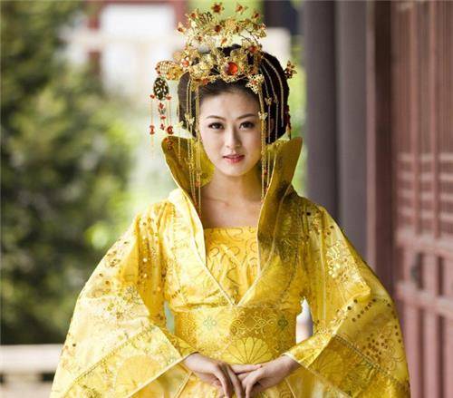 皇冠信用怎么弄_世界五大凤冠：西方3顶太寒酸皇冠信用怎么弄，中国2顶太奢华，慈禧的贵气十足