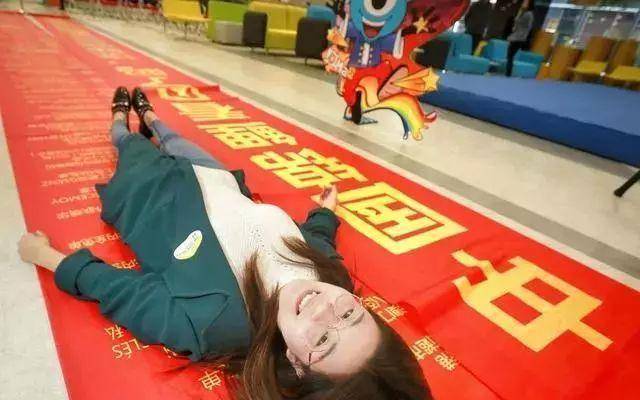 皇冠信用盘申请_被支付宝一亿砸中皇冠信用盘申请,刷爆信用卡游遍全国的“锦鲤女孩”,现状堪忧