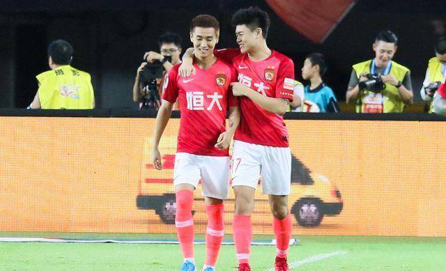 皇冠足球管理平台出租_夺帅!艾克森戴队长袖标想连任皇冠足球管理平台出租,够实力击败保利尼奥和张琳芃吗