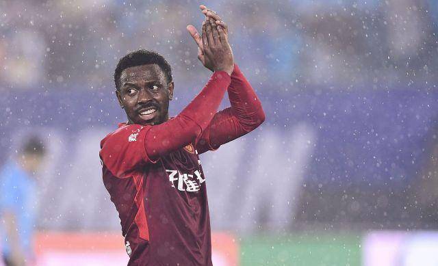 皇冠足球管理平台出租_夺帅!艾克森戴队长袖标想连任皇冠足球管理平台出租,够实力击败保利尼奥和张琳芃吗