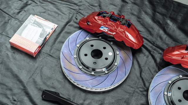 皇冠代理联系方式_还是皇冠吗皇冠代理联系方式?丰田陆放升级Alcon-Belfe RC6街道刹车