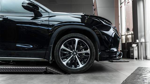 皇冠代理联系方式_还是皇冠吗皇冠代理联系方式?丰田陆放升级Alcon-Belfe RC6街道刹车