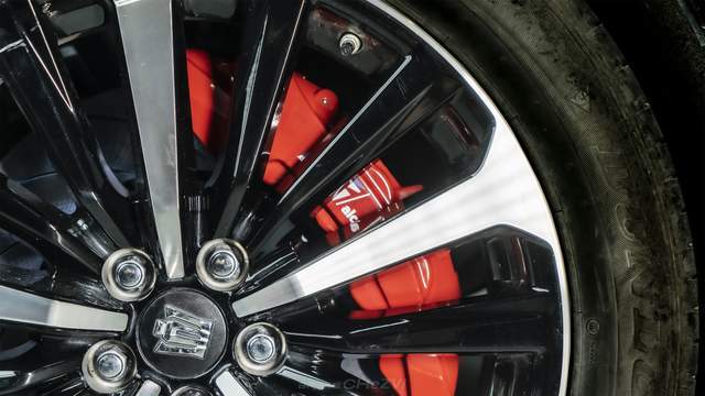 皇冠代理联系方式_还是皇冠吗皇冠代理联系方式?丰田陆放升级Alcon-Belfe RC6街道刹车