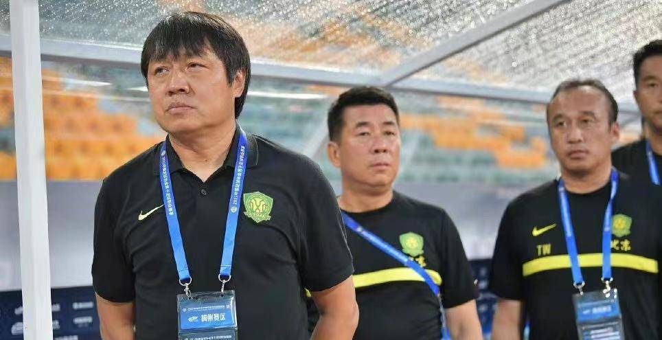 皇冠信用网足球代理_56岁谢峰再失业!执教21年起起伏伏皇冠信用网足球代理,儿子10多岁爱足球继承衣钵