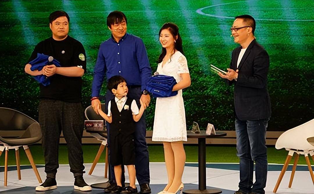 皇冠信用网足球代理_56岁谢峰再失业!执教21年起起伏伏皇冠信用网足球代理,儿子10多岁爱足球继承衣钵