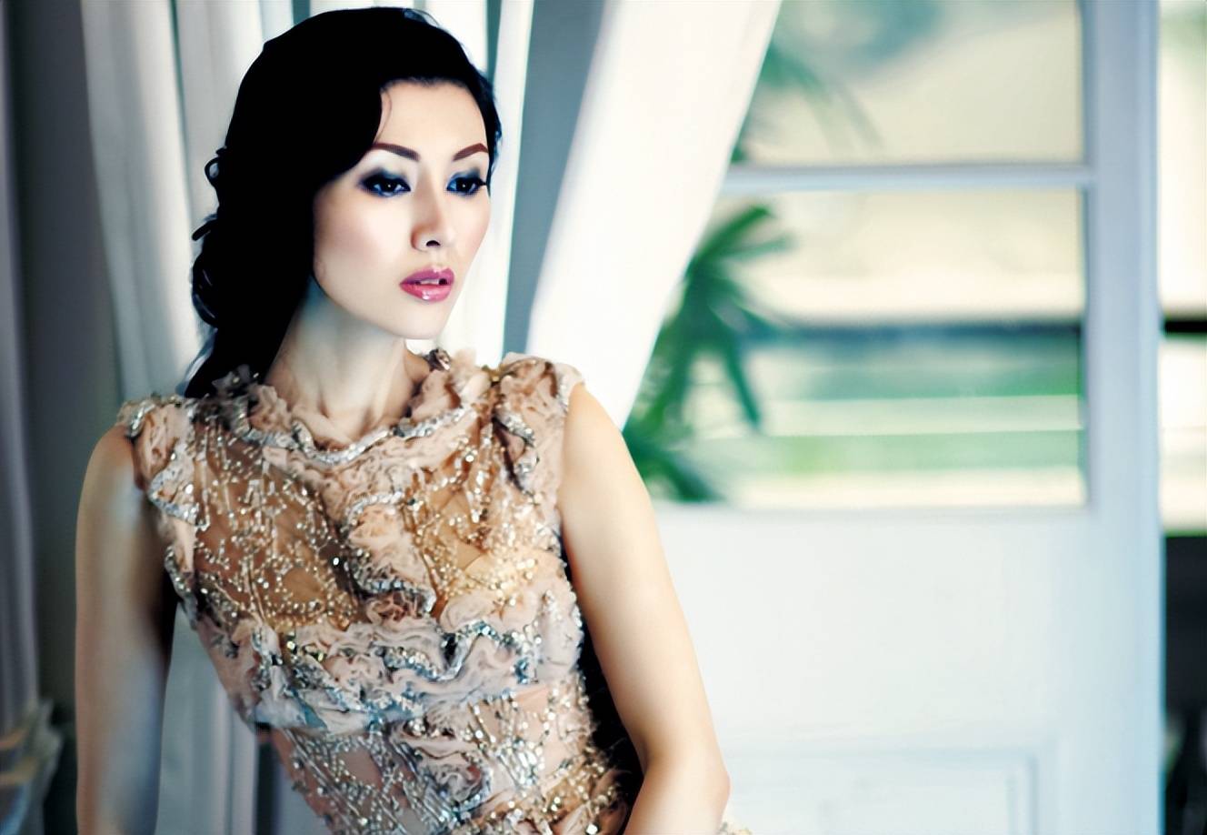 怎么开通皇冠信用网口_李嘉欣每月2百万生活费怎么开通皇冠信用网口,甘比的包就2百万,何超琼戴1千万皇冠