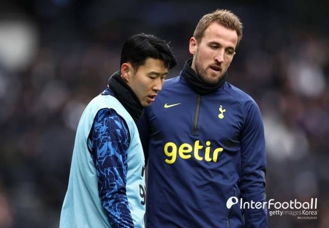 皇冠信用网足球代理_“1-6屈辱败”皇冠信用网足球代理,足球元老也心疼的热刺“桑克二人组”,“看着也很难