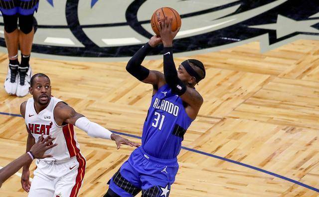 皇冠信用网登1,登2,登3出租_3中1皇冠信用网登1,登2,登3出租,正负值-12!拿4800万却装死,消极怠工!你也不想登哥来?