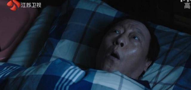 皇冠信用网去哪里弄_《都挺好》苏大强半夜吓得发抖皇冠信用网去哪里弄,绝望中离家出走,却被一碗面暖哭