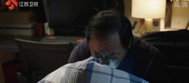 皇冠信用网去哪里弄_《都挺好》苏大强半夜吓得发抖皇冠信用网去哪里弄,绝望中离家出走,却被一碗面暖哭