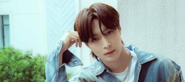 皇冠登1登2登3代理_男明星过30岁生日皇冠登1登2登3代理,肖战登世趋第2,张艺兴登世趋第一,谁更火?