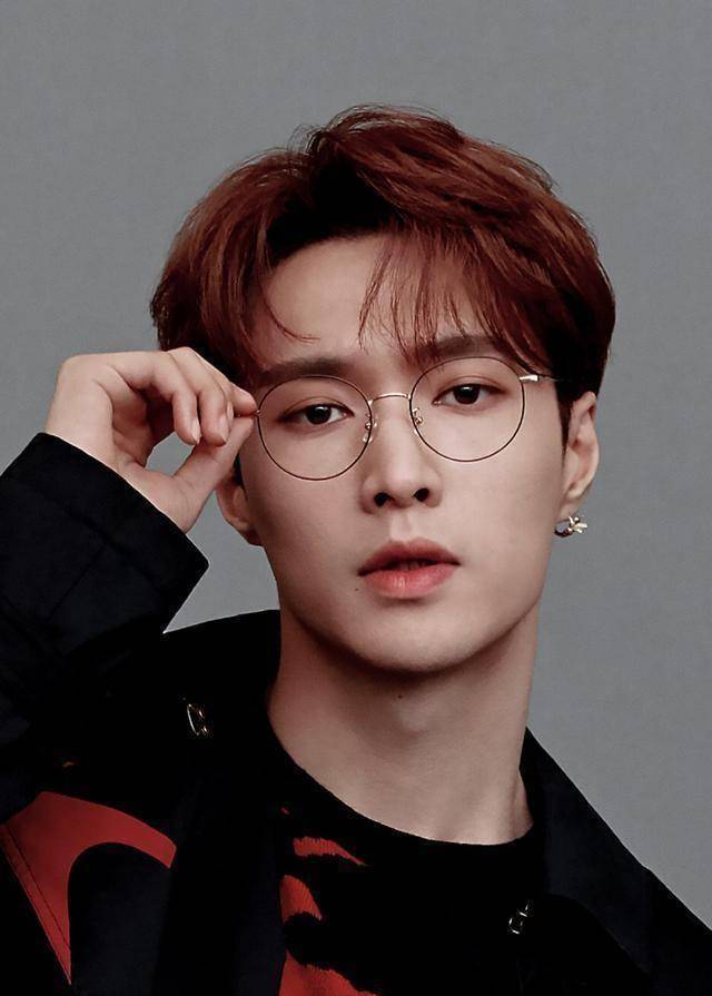 皇冠登1登2登3代理_男明星过30岁生日皇冠登1登2登3代理,肖战登世趋第2,张艺兴登世趋第一,谁更火?