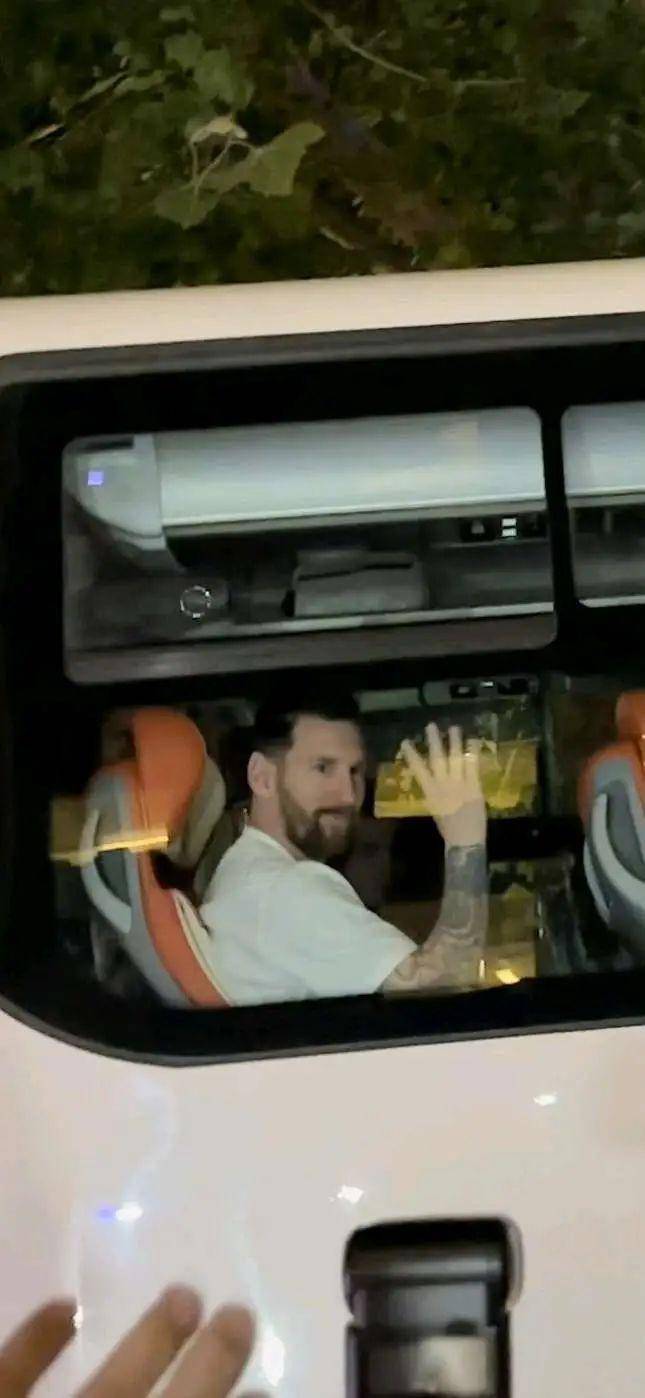 世界杯皇冠信用网平台_梅西来北京世界杯皇冠信用网平台,掀起内娱追星热潮,球迷太多,每天3小时训练像放风