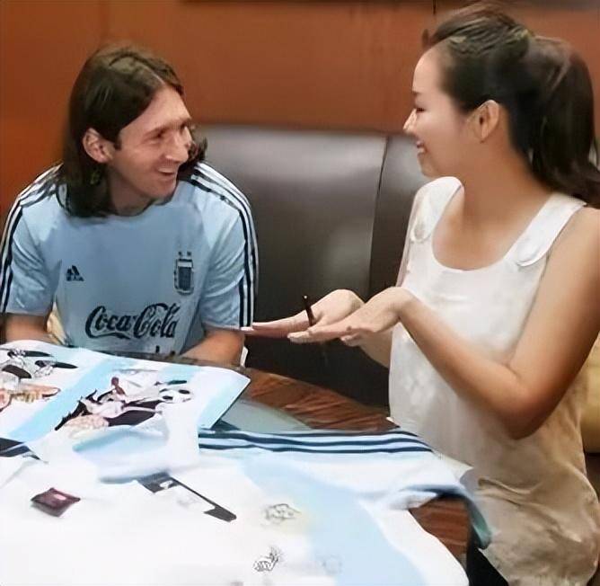 世界杯皇冠信用网平台_梅西来北京世界杯皇冠信用网平台,掀起内娱追星热潮,球迷太多,每天3小时训练像放风