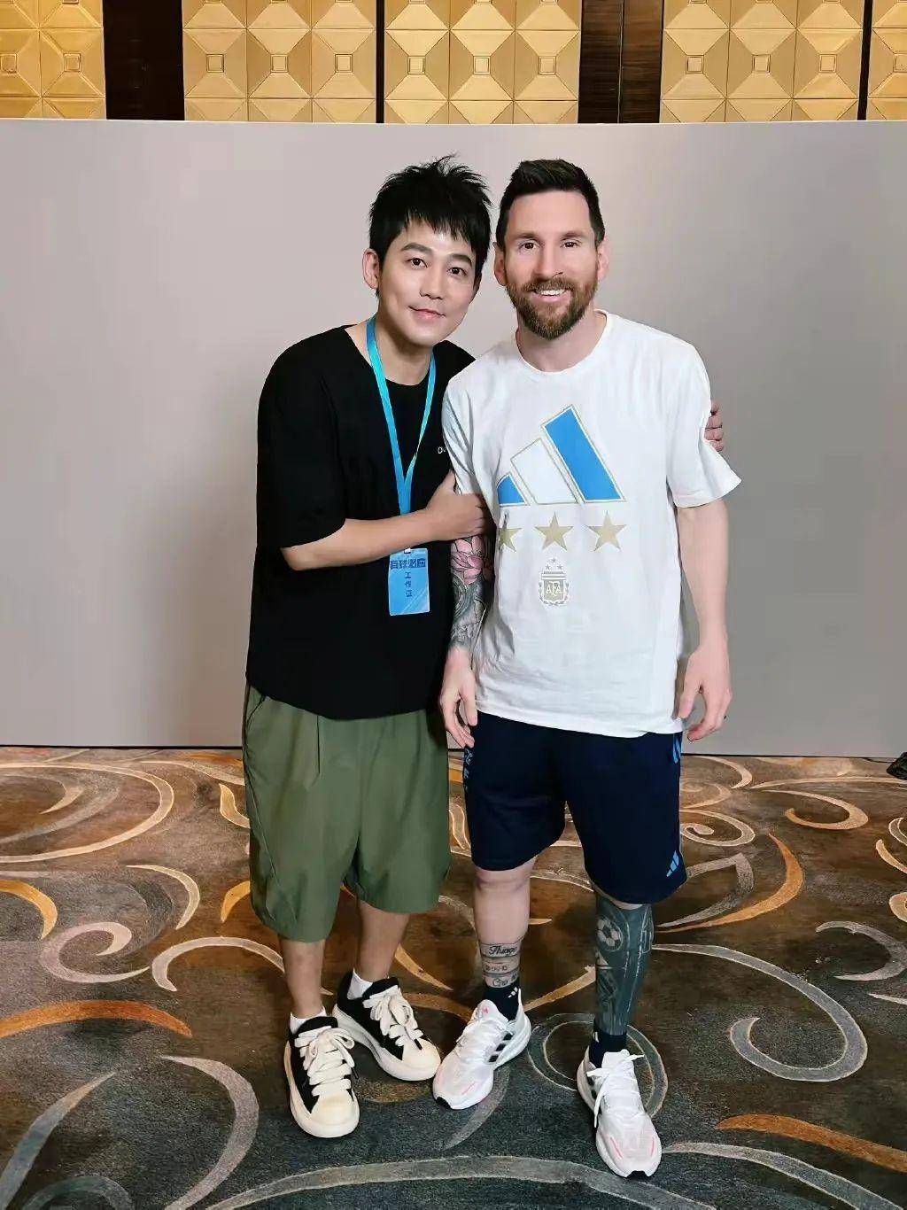 世界杯皇冠信用网平台_梅西来北京世界杯皇冠信用网平台,掀起内娱追星热潮,球迷太多,每天3小时训练像放风