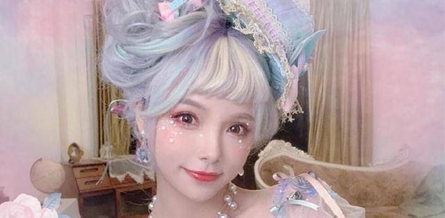 皇冠登1登2登3代理_谢安然再登热搜?顶十斤头皇冠扮“在逃公主”皇冠登1登2登3代理,穿着华丽且高贵