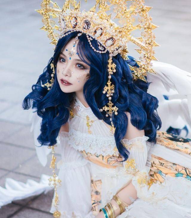 皇冠登1登2登3代理_谢安然再登热搜?顶十斤头皇冠扮“在逃公主”皇冠登1登2登3代理,穿着华丽且高贵
