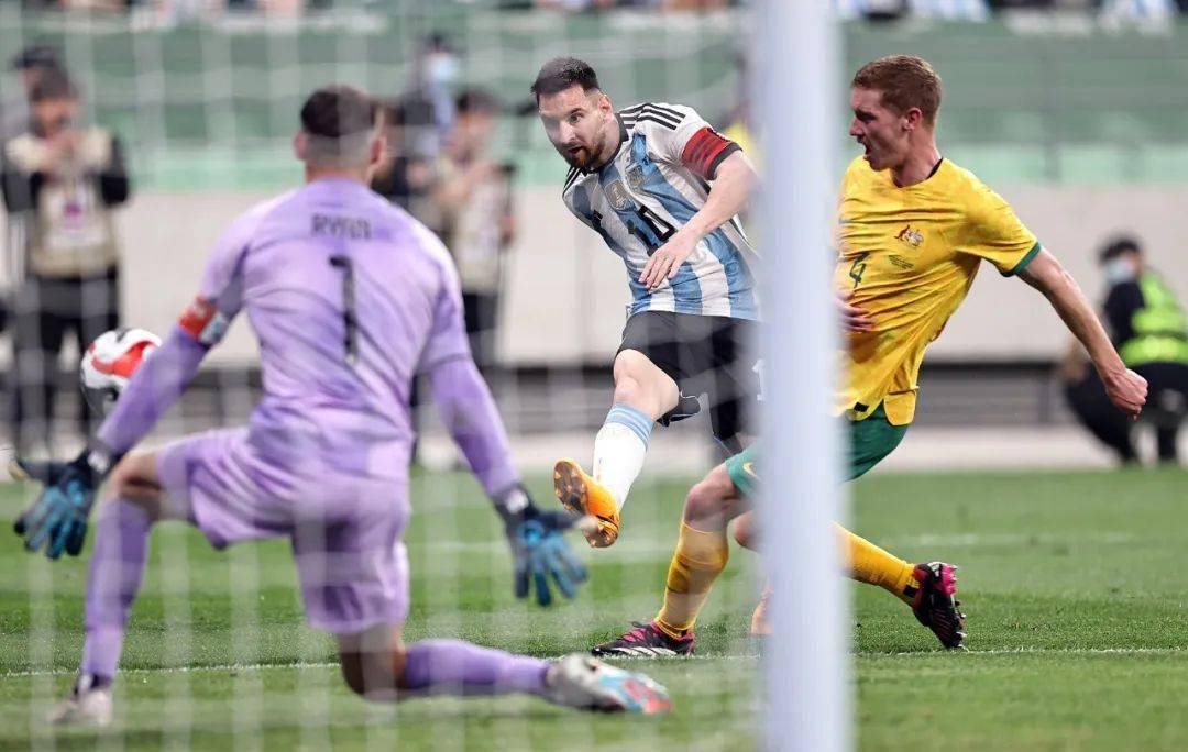 世界杯皇冠信用网平台_全网沸点 | 个人所得税纳税信用信息将推至共享平台;第19届亚运会火种成功采集;加拿大森林大火的过火面积已达到5.4万平方公里…