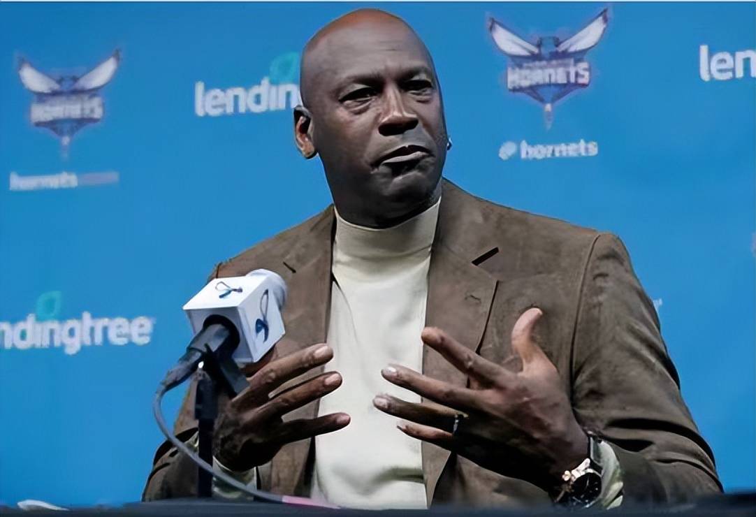 新2网址_一夜2签1裁达成!30亿大交易完成新2网址,哈登联盟第一,76人新决定