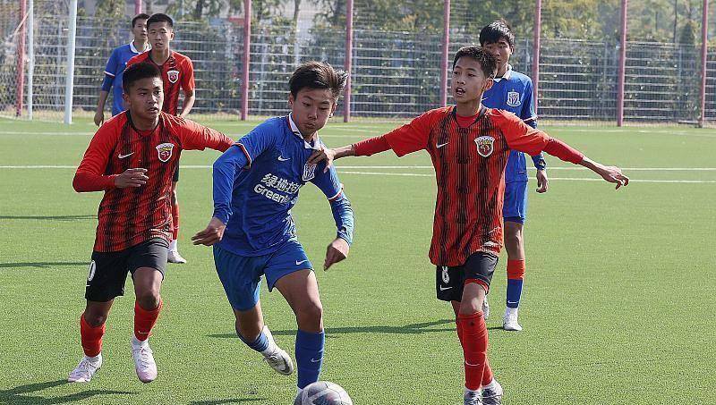 皇冠电竞足球_用功利吸引孩子踢球长不了皇冠电竞足球,但如何与电竞争夺孩子?足球没有优势