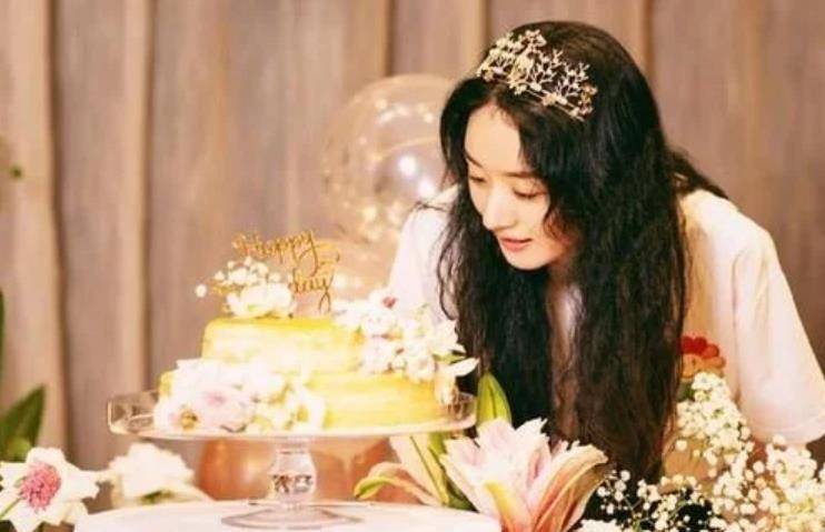 皇冠在线注册_赵丽颖头戴皇冠少女感十足皇冠在线注册,这颜值我没眼花吧,冯绍峰在线求捞