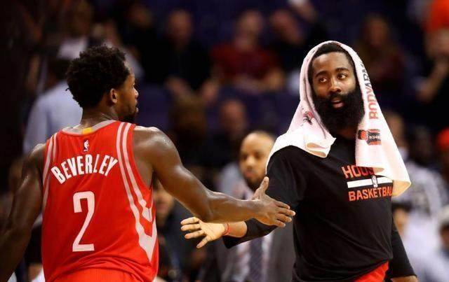 皇冠登一登二登三区别_陪跑的一年皇冠登一登二登三区别,哈登的祝福,活生生的把登黑弄成了登密!