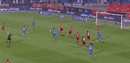 皇冠信用网登1_沙特联:利雅得新月6-1利雅得体育皇冠信用网登1,重登榜首,内马尔造点+助攻