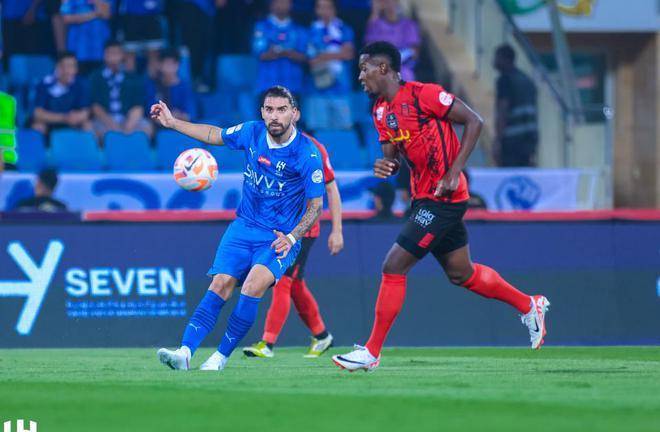 皇冠信用网登1_沙特联:利雅得新月6-1利雅得体育皇冠信用网登1,重登榜首,内马尔造点+助攻