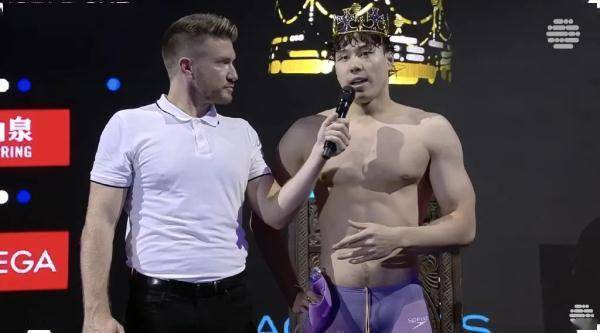 世界杯皇冠平台_头戴皇冠世界杯皇冠平台!覃海洋勇夺世界杯年度总冠军