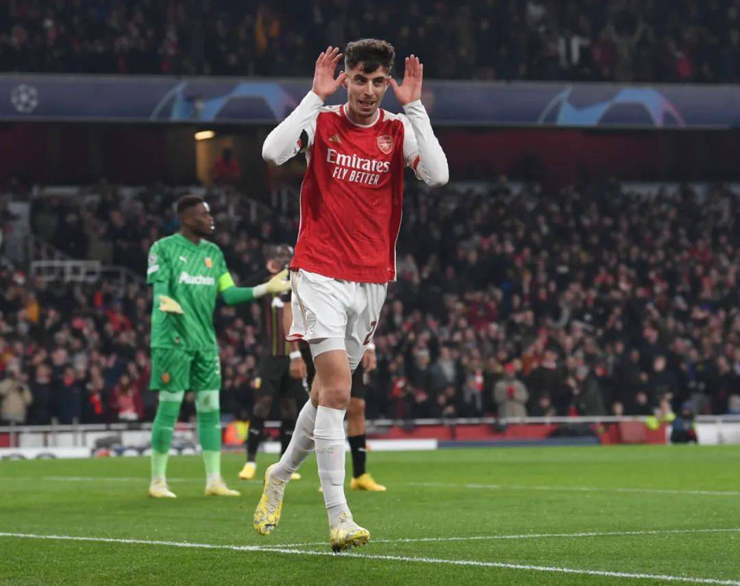 加拉塔萨雷足球_阿森纳大胜朗斯加拉塔萨雷足球,曼联战平加拉塔萨雷丨欧冠-足球解析