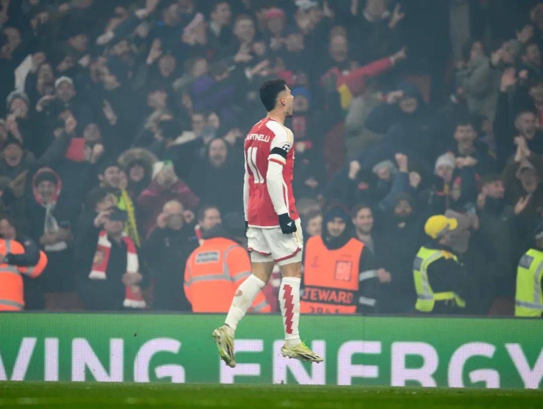 加拉塔萨雷足球_阿森纳大胜朗斯加拉塔萨雷足球,曼联战平加拉塔萨雷丨欧冠-足球解析