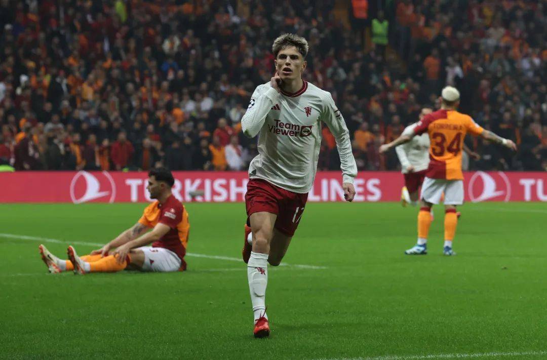 加拉塔萨雷足球_阿森纳大胜朗斯加拉塔萨雷足球,曼联战平加拉塔萨雷丨欧冠-足球解析