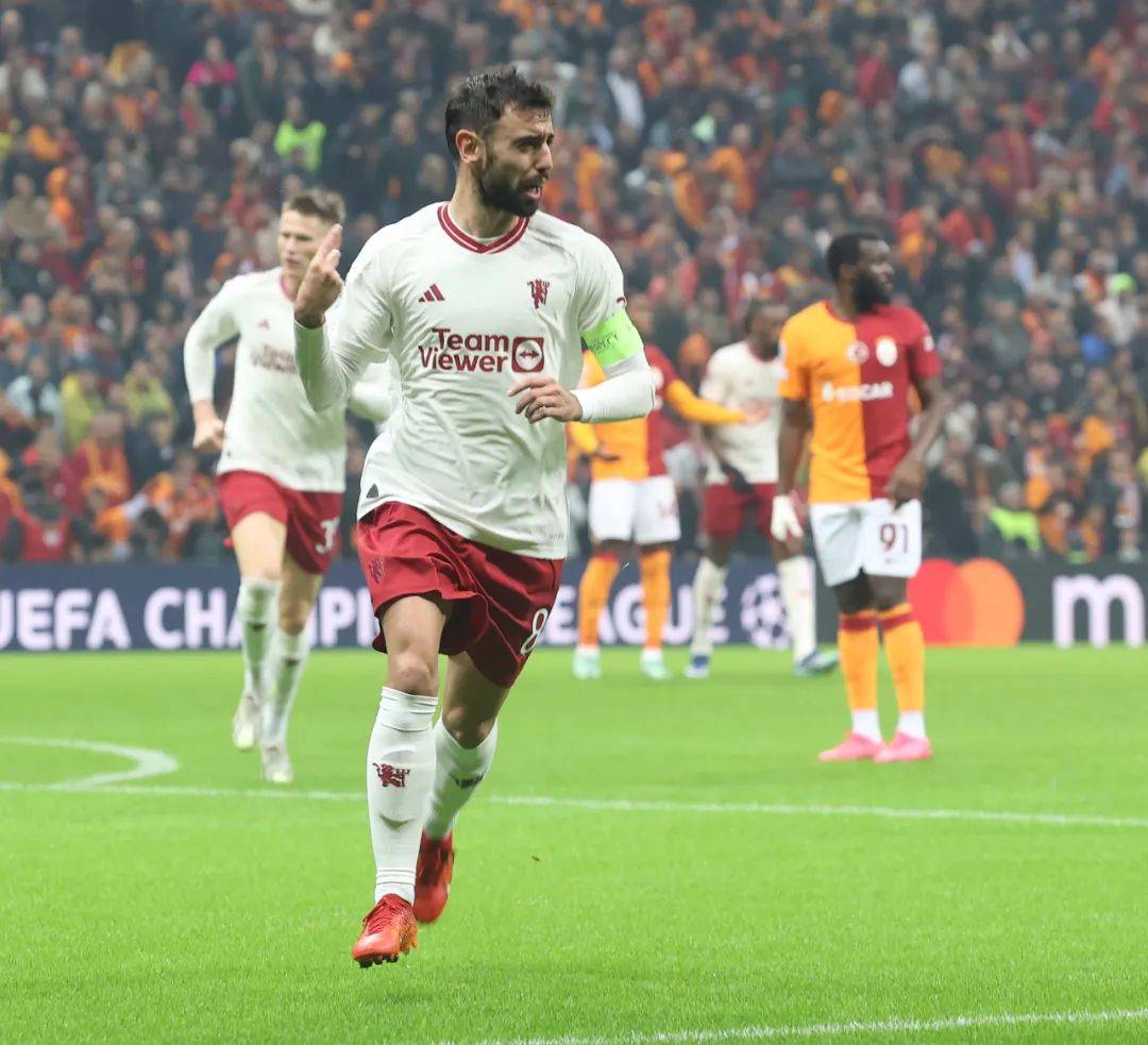 加拉塔萨雷足球_阿森纳大胜朗斯加拉塔萨雷足球,曼联战平加拉塔萨雷丨欧冠-足球解析