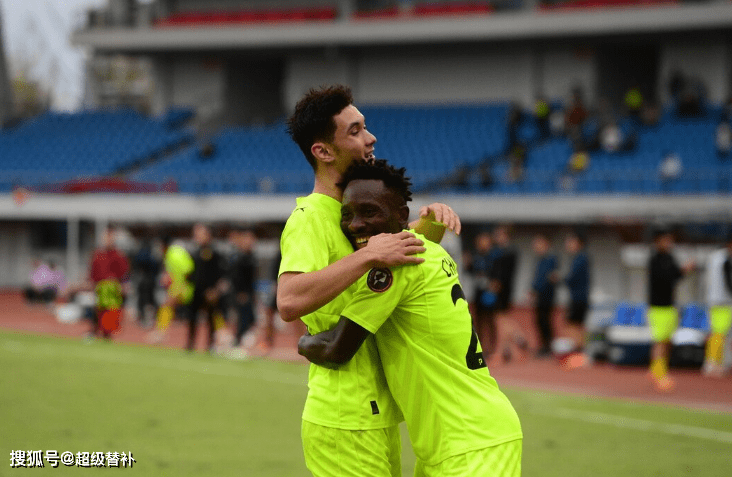 新2足球网址_中甲领头羊4-0飙六连胜!恭喜四川足球新2足球网址,诞生新历史,2队齐聚中超