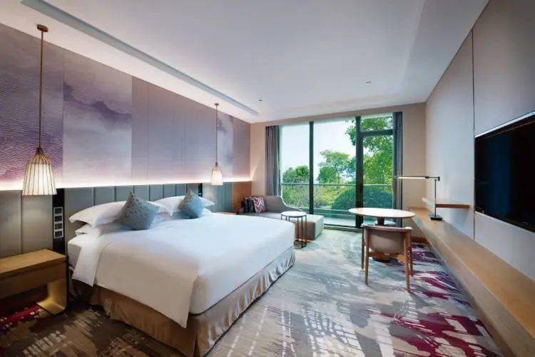 皇冠代理登1,2,3_【湖州皇冠假日酒店】¥999抢3天2晚套餐皇冠代理登1,2,3,含高级房2间夜+2大2小自助早餐/间夜+自助晚餐66折券1份+湿地公园萌宠玩赏等~