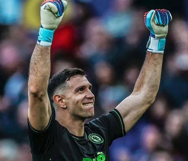 皇冠信用网登1_1-2!0-0!足坛黑马再战:维拉追平曼城皇冠信用网登1,赫罗纳登榜首,1队翻船