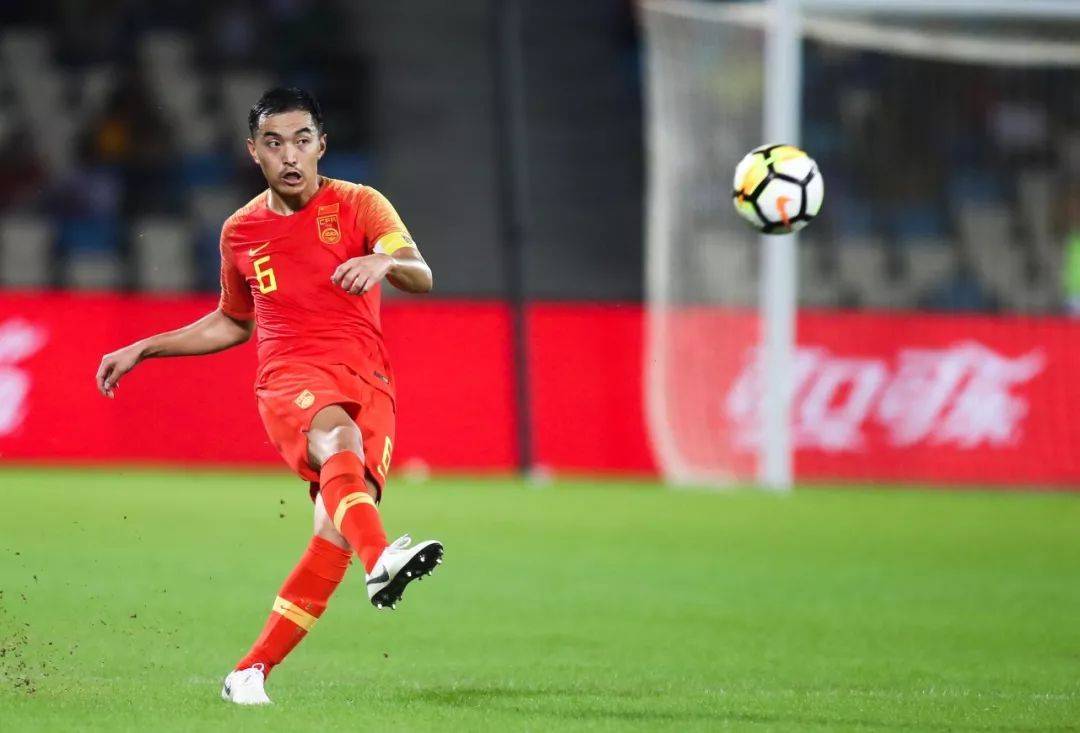 埃因霍温足球_今日足球:周四 埃因霍温-海伦芬;埃弗顿-纽卡