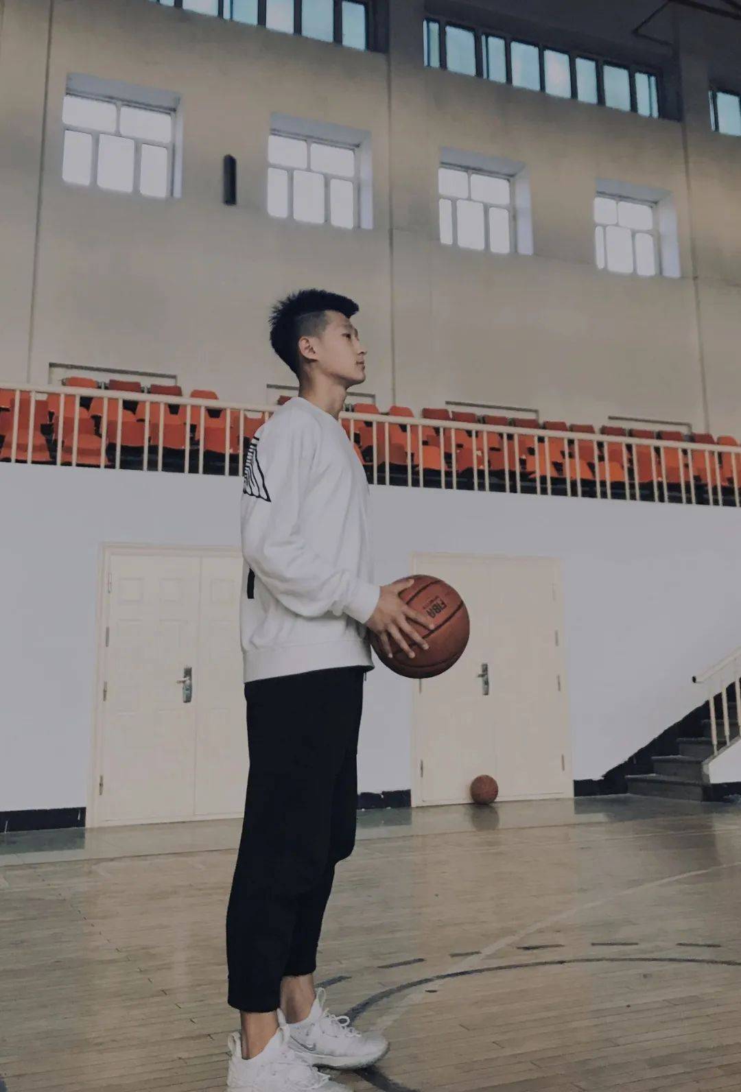 篮球加时算输赢吗_00后的黑龙江篮球帅哥篮球加时算输赢吗,这颜值身材还不算校草吗