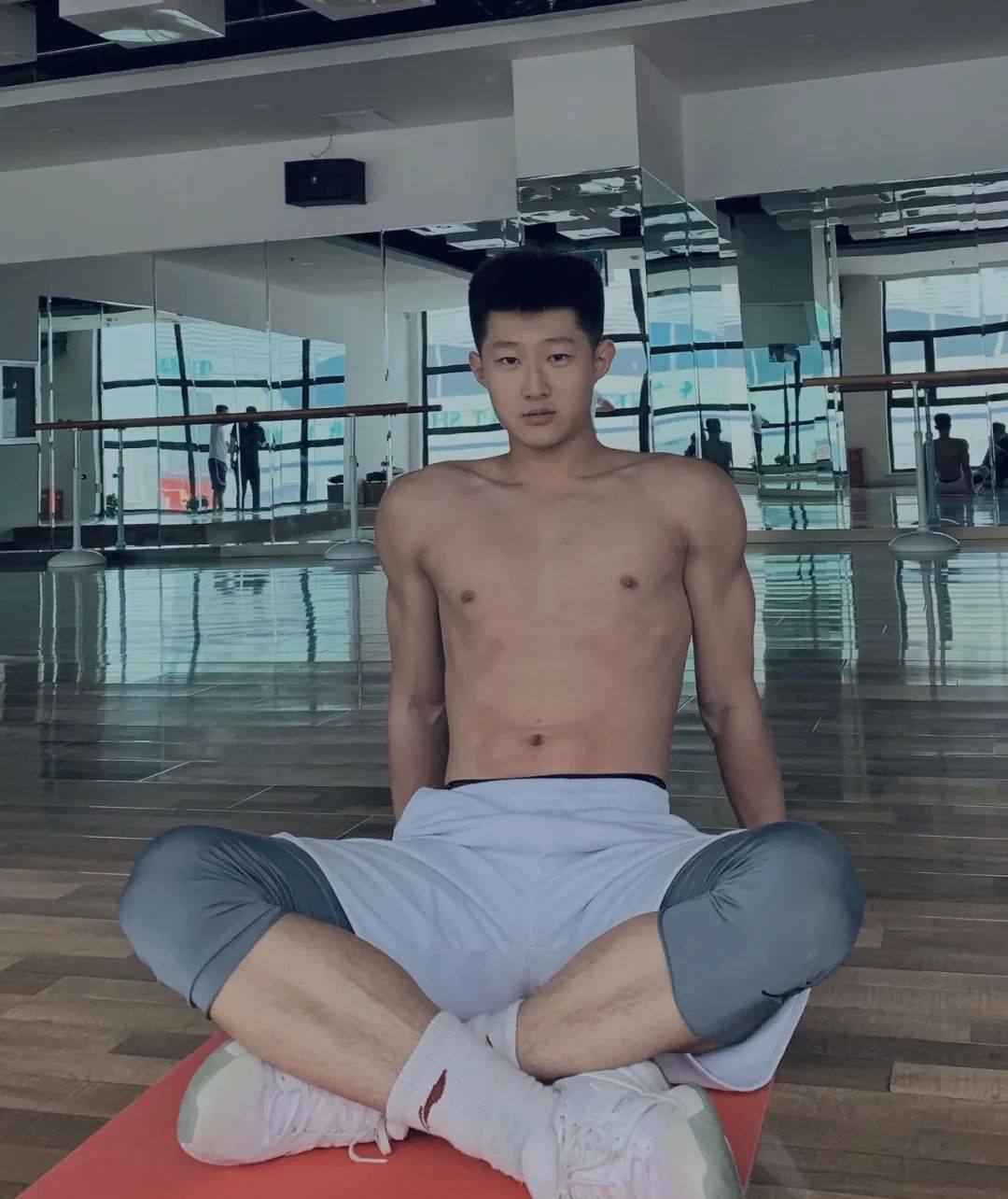 篮球加时算输赢吗_00后的黑龙江篮球帅哥篮球加时算输赢吗,这颜值身材还不算校草吗