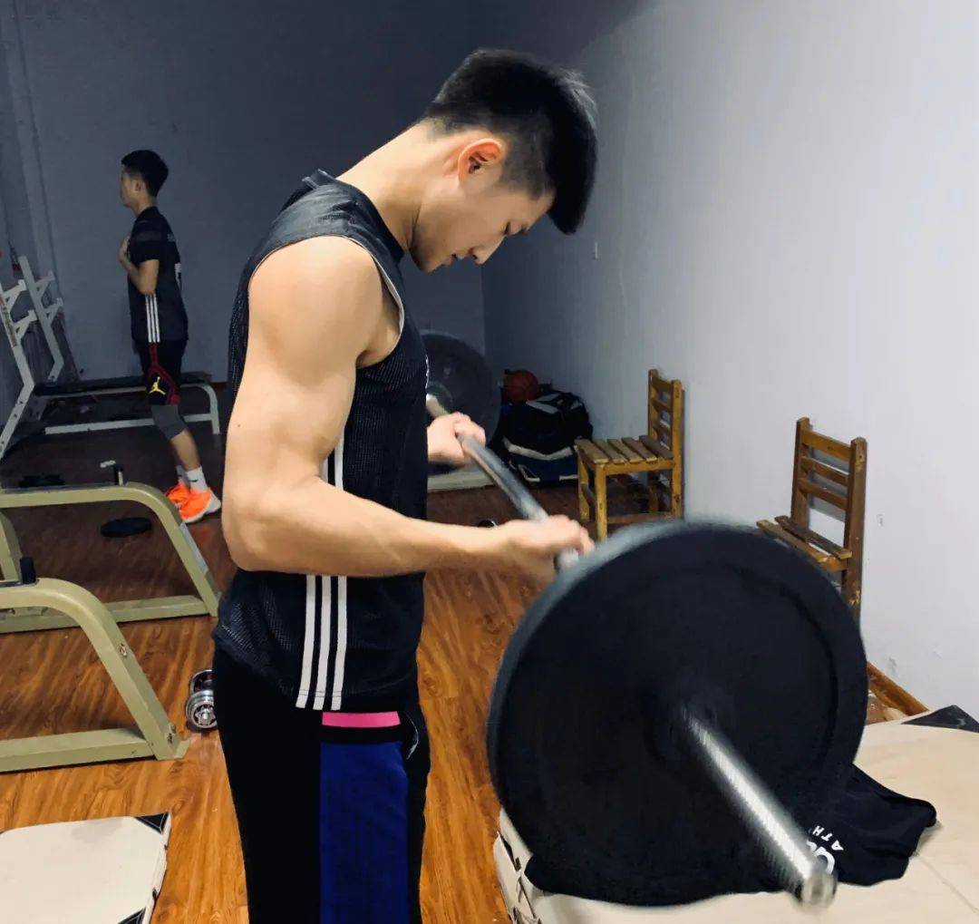 篮球加时算输赢吗_00后的黑龙江篮球帅哥篮球加时算输赢吗,这颜值身材还不算校草吗